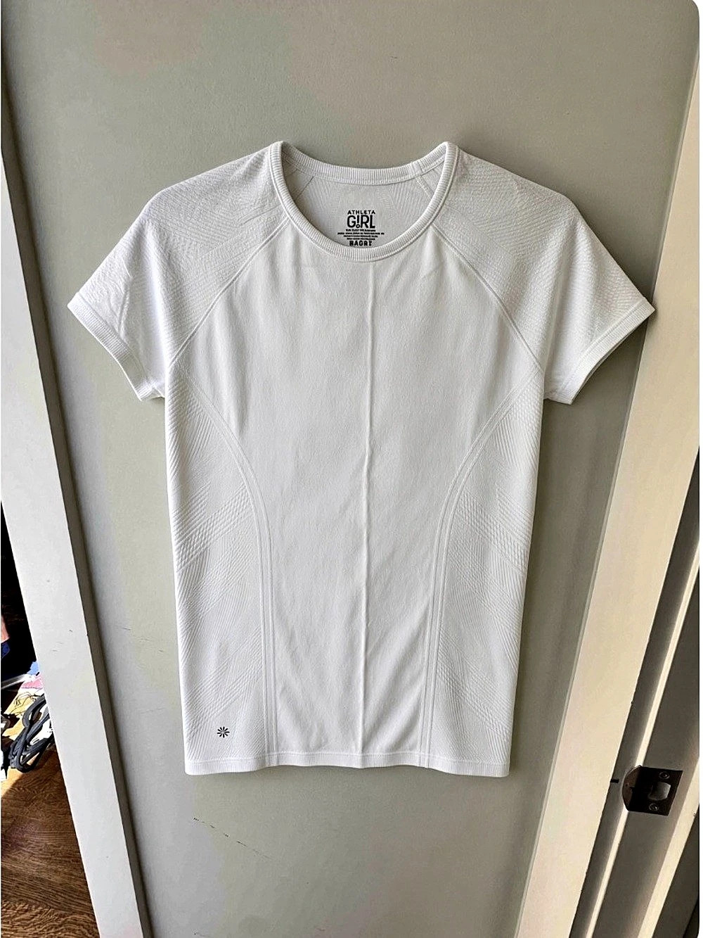 Athleta Girls size 14 seamless  Athletic Top in White Like New